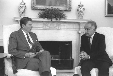 http://www.jewishvirtuallibrary.org/jsource/images/presidents/shamirreag.jpg