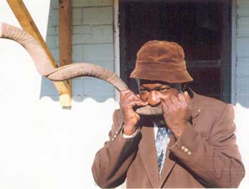 lemba blowing shofar